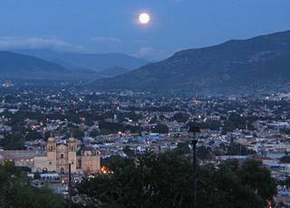 Oaxaca de Ju&aacute;rez la nuit